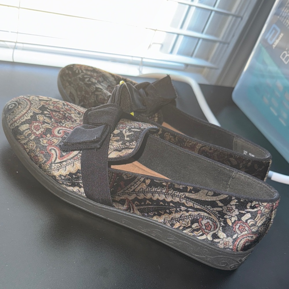 Soft Style Paisley Black and Brown Loafers